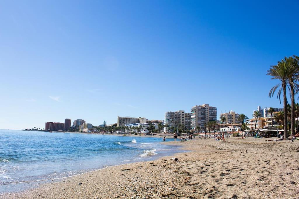 Wonderful Studio Apartment On The Beachfront Benalmadena Luaran gambar