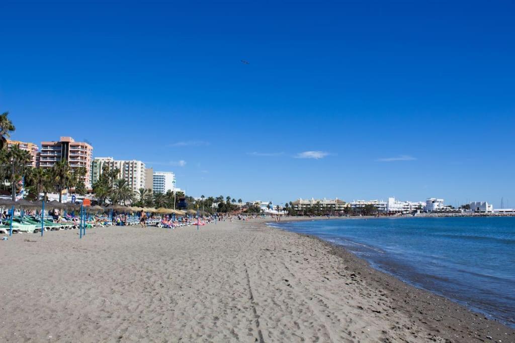 Wonderful Studio Apartment On The Beachfront Benalmadena Luaran gambar