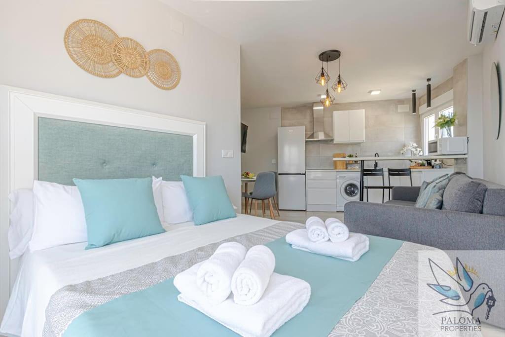 Wonderful Studio Apartment On The Beachfront Benalmadena Luaran gambar